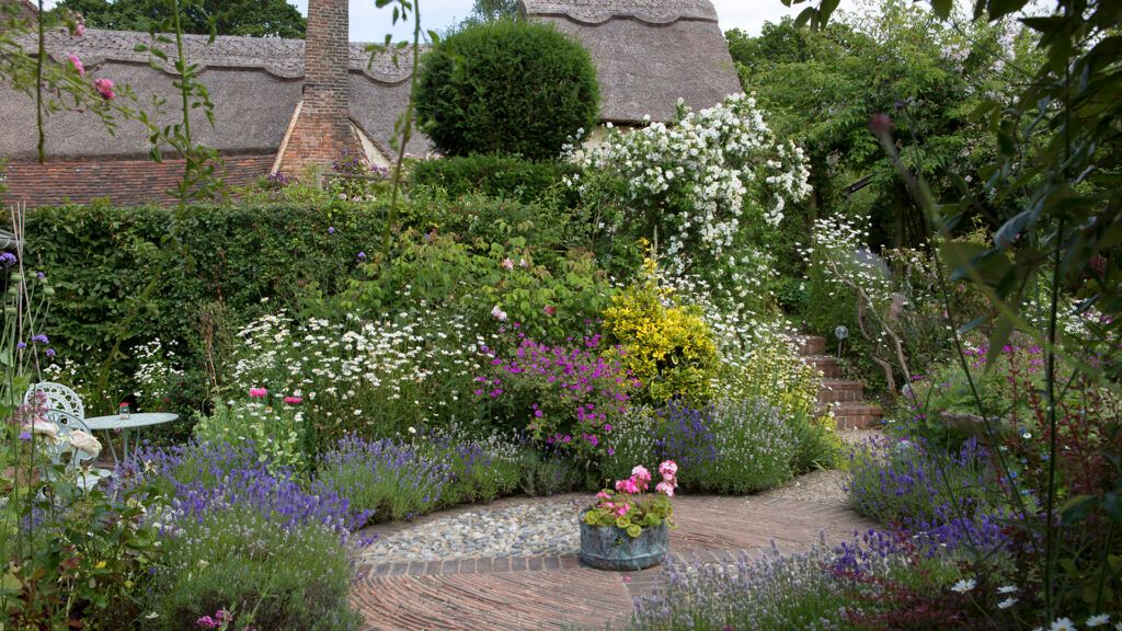 Garden Designs: 15 Stunning Ideas That Transform Your Outdoor Space in 2025 6 Garden Design